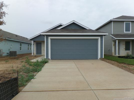 Attached, Exterior, Facade, American Craftsman