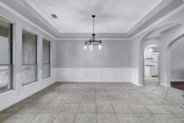Empty room, Interior, Pendant Lights