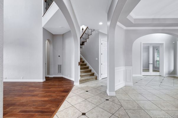 Interior, Recessed Lighting, Wood Texture Flooring