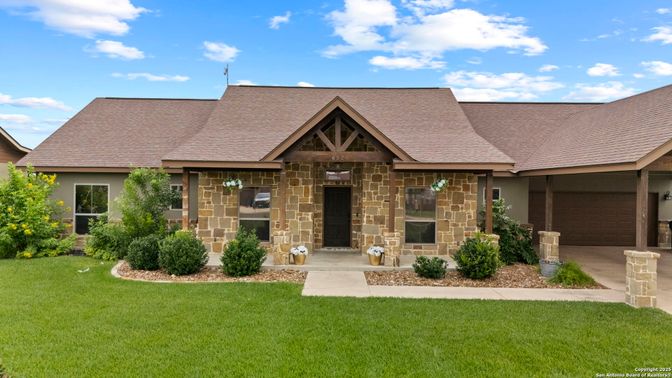 Attached, Exterior, Facade, Ranch