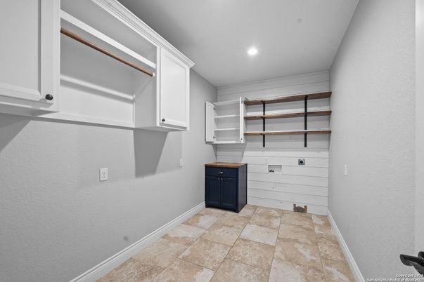 Interior, Recessed Lighting, Walk-in Closets