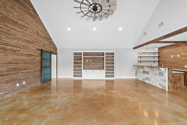 Empty room, Interior, Pendant Lights, Recessed Lighting, Wooden Beams, Wooden Walls