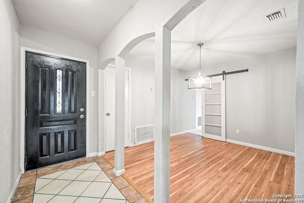 Interior, Pendant Lights, Wood Texture Flooring