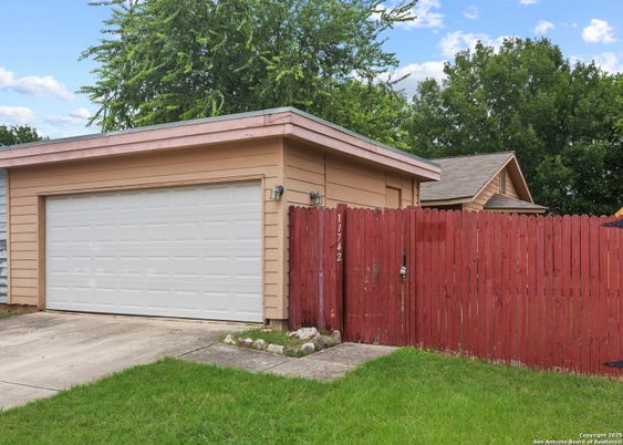 Detached Garage, Exterior