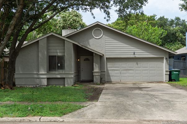 Attached, Exterior, Facade, Ranch