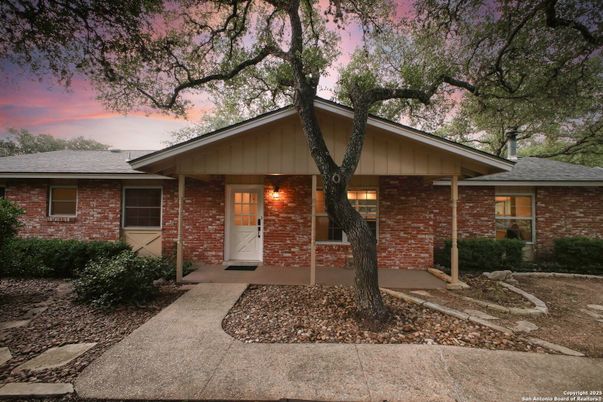 Exterior, Facade, Brick Facade, Ranch