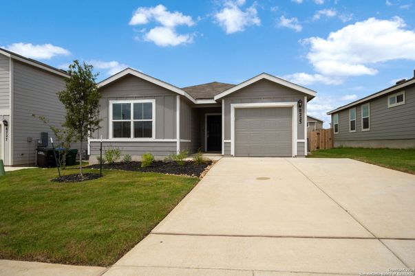 Attached, Exterior, Facade, Ranch
