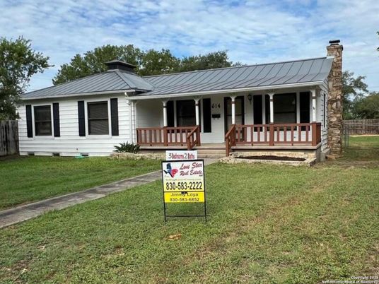 Backyard, Exterior, Facade, Ranch
