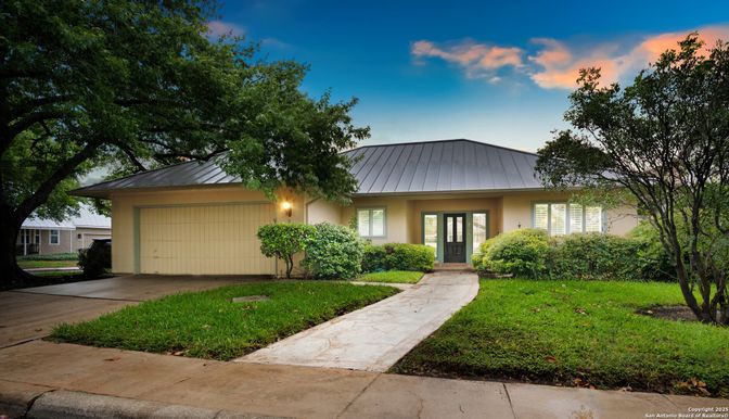 Attached, Exterior, Facade, Ranch