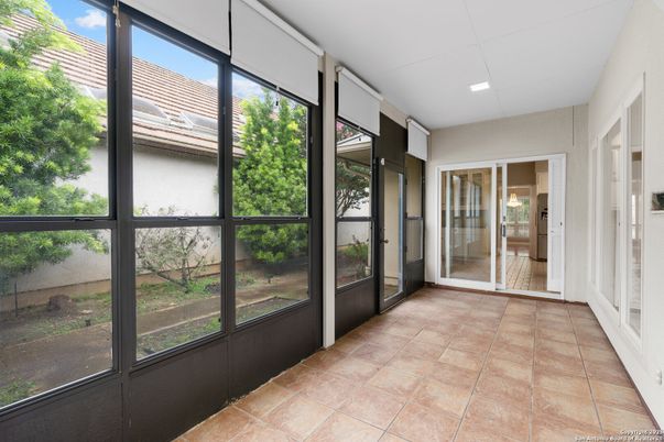 Empty room, Interior, Recessed Lighting, Sun Room