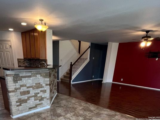 Interior, Recessed Lighting, Wood Texture Flooring