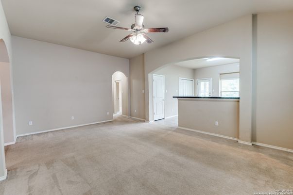 Empty room, Interior
