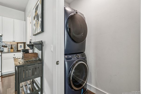 Interior, Utility Closets, Washer, Wood Texture Flooring