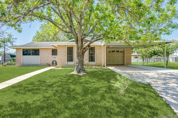Attached, Exterior, Facade, Brick Facade, Ranch