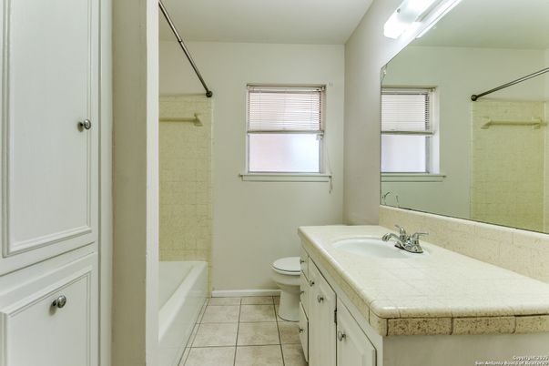 Bathroom, Interior, Tile Countertops