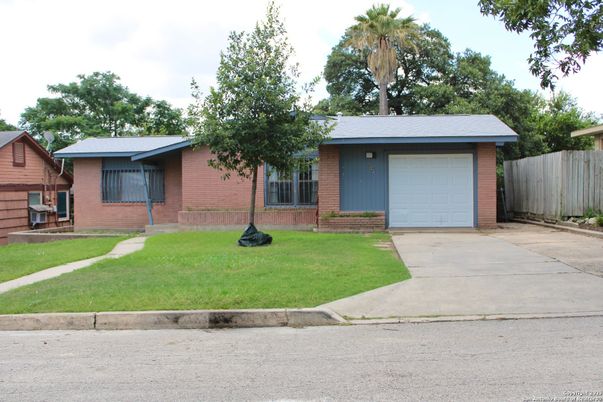 Attached, Exterior, Facade, Brick Facade, Ranch