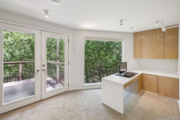 Home Office, Interior