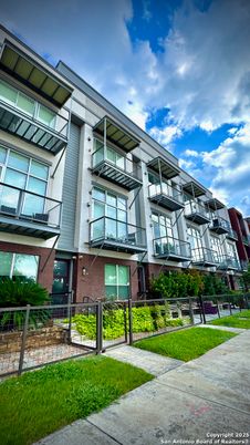 Exterior, Facade, Brick Facade, Rowhouse