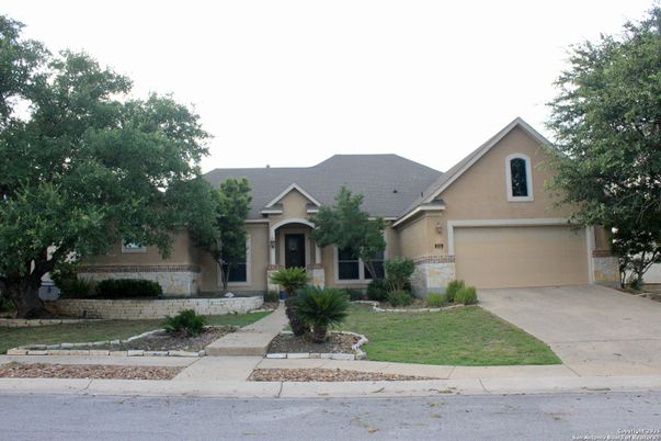 Attached, Exterior, Facade, Brick Traditional