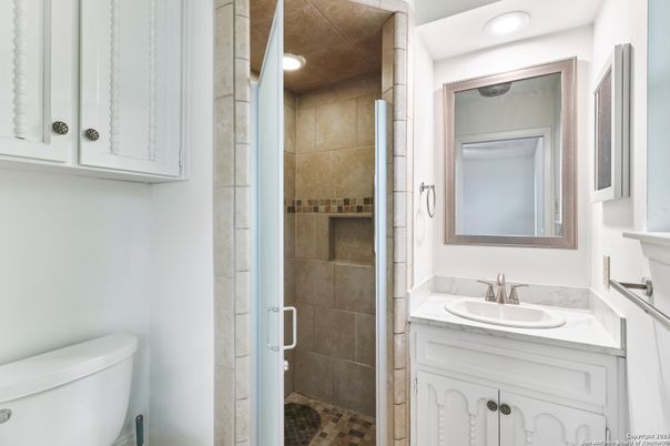 Bathroom, Interior, Recessed Lighting