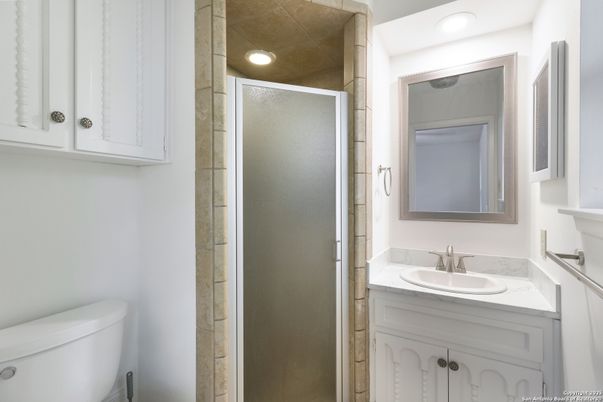 Bathroom, Interior, Recessed Lighting