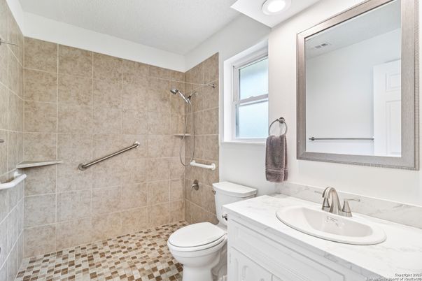 Bathroom, Interior, Recessed Lighting