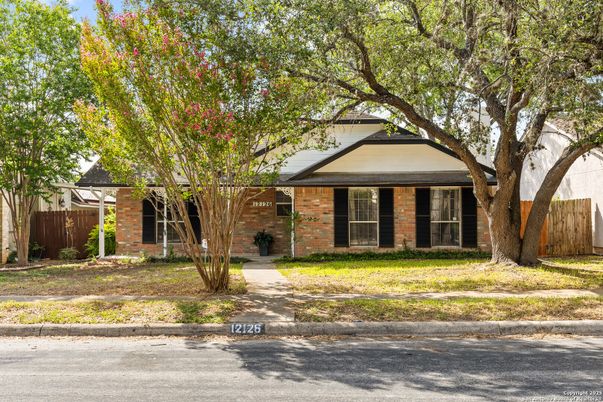 Exterior, Facade, Brick Facade, Ranch