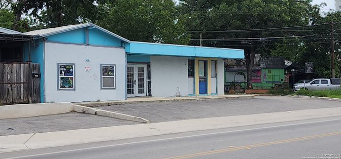 Exterior, Facade, None