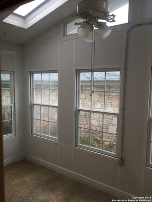 Empty room, Interior