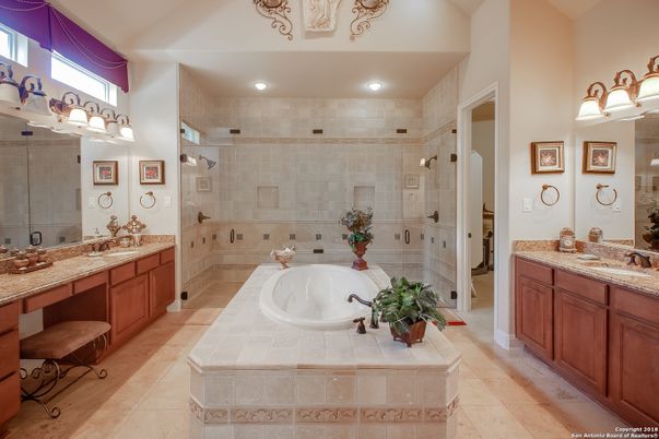 Bathroom, Dual Sink Vanities, Interior, Recessed Lighting