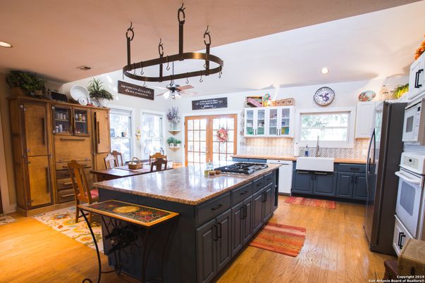Chandelier, Dining room, Interior, Kitchen, Recessed Lighting, Wood Texture Flooring