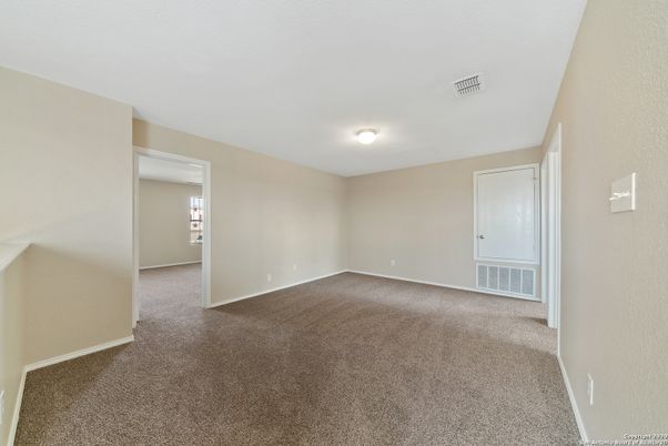 Empty room, Interior