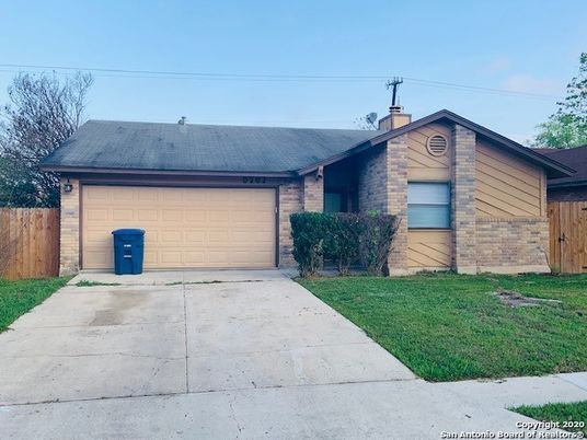 Attached, Exterior, Facade, Brick Facade, Ranch