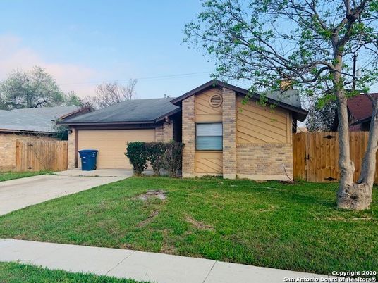 Attached, Backyard, Exterior, Facade, Brick Facade, Ranch