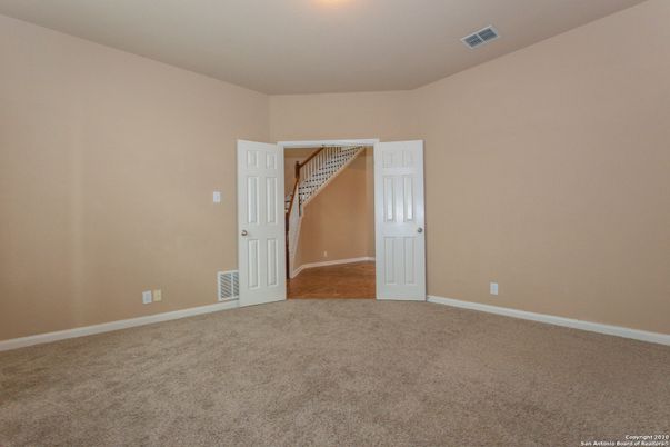 Empty room, Interior