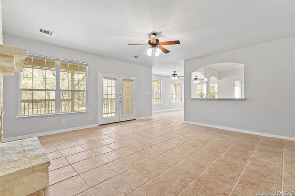 Empty room, Interior