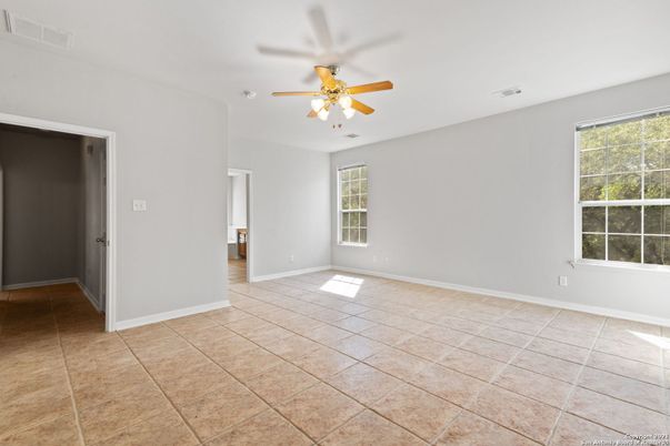 Empty room, Interior