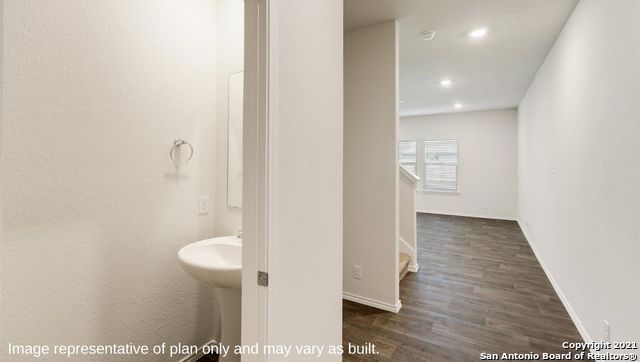 Bathroom, Interior, Recessed Lighting, Wood Texture Flooring