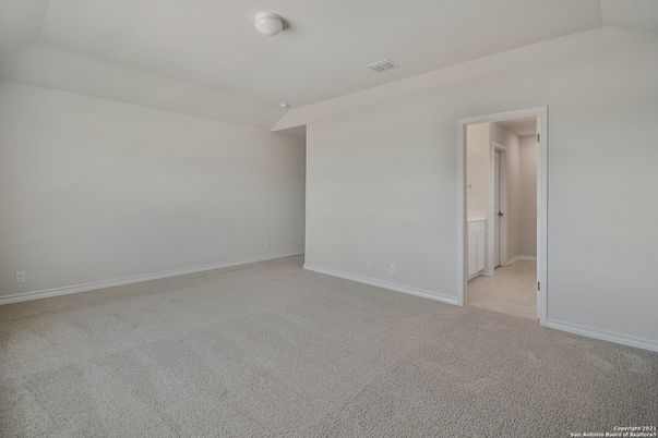 Empty room, Interior