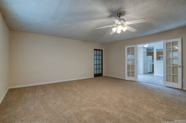 Empty room, Interior
