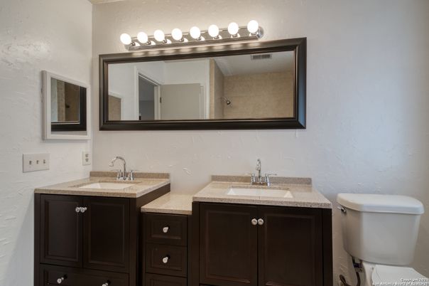 Bathroom, Dual Sink Vanities, Interior