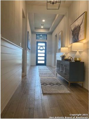 Interior, Recessed Lighting, Wood Texture Flooring