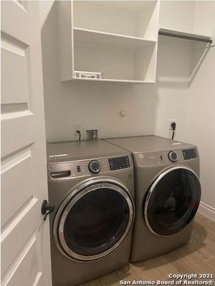 Interior, Utility Closets, Washer, Wood Texture Flooring