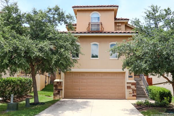 Attached, Exterior, Facade, Mediterranean