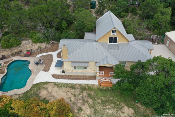 Exterior, Drone