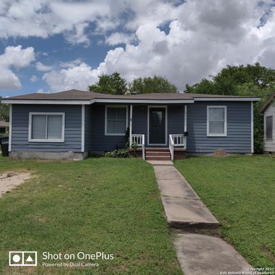 Backyard, Exterior, Facade, Ranch