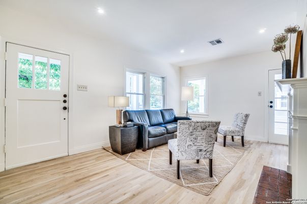 Interior, Living room, Recessed Lighting, Wood Texture Flooring
