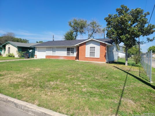 Backyard, Exterior, Facade, Brick Facade, Ranch