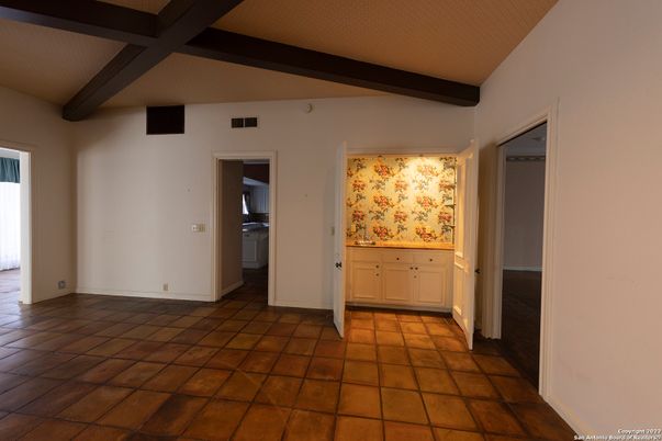 Empty room, Interior, Wooden Beams