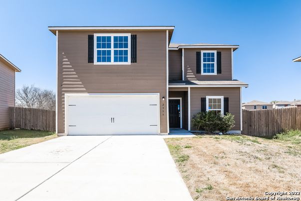 Attached, Exterior, Facade, American Craftsman